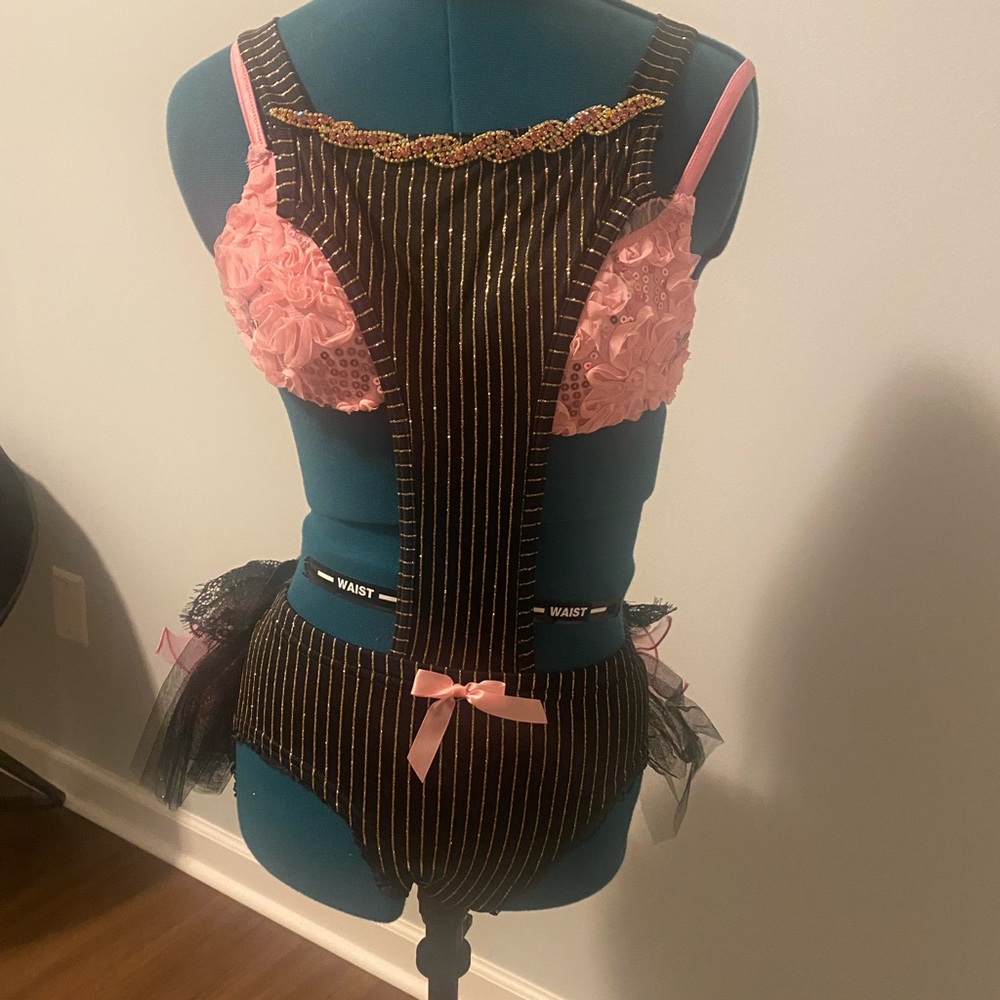 Contouts Dance outfit.  AXS/AS